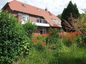 Ruhige FeWo im Grünen mit Balkon, Terrasse und großem Garten, Sehlen